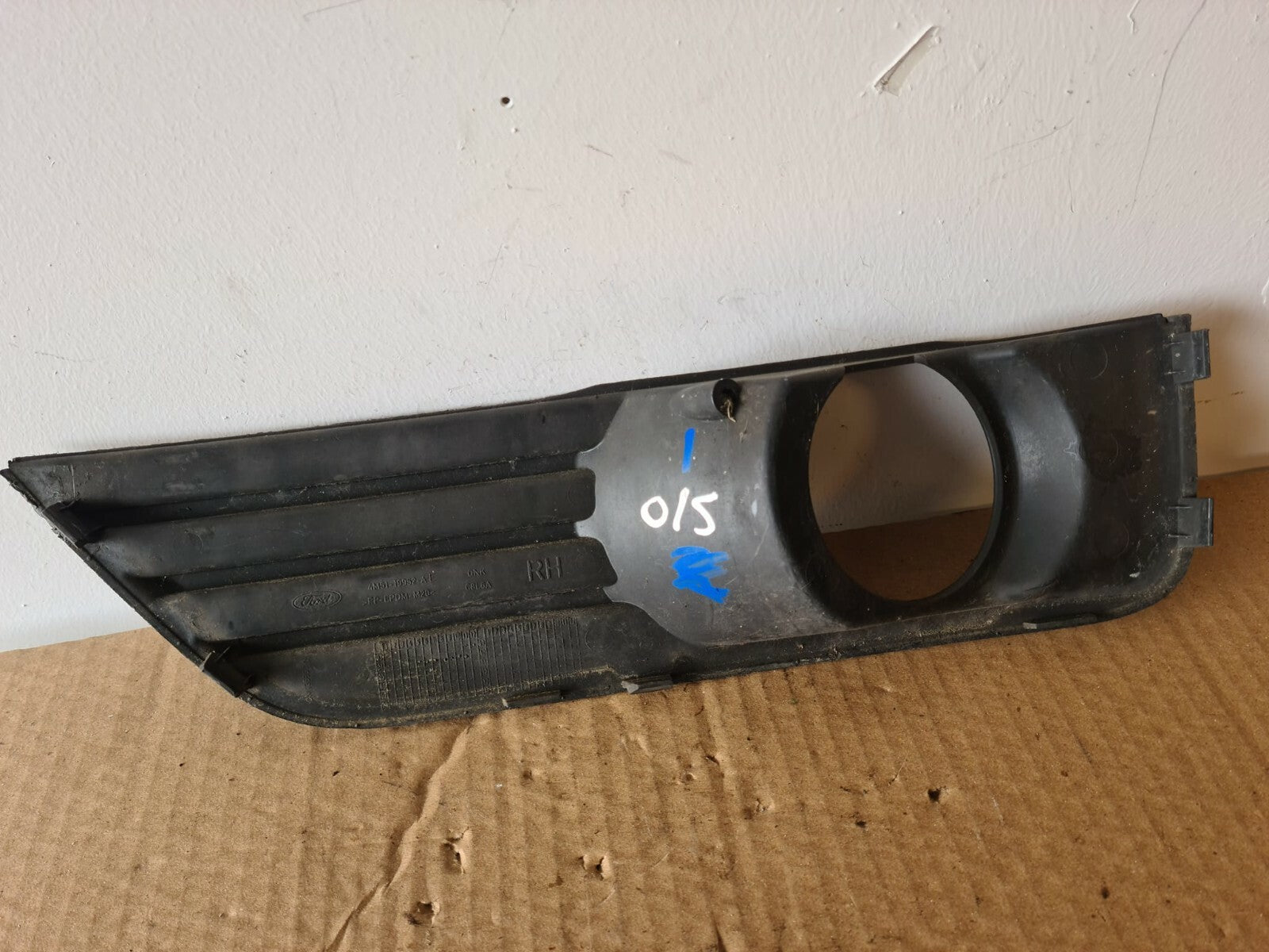 FORD FOCUS MK2 OS FRONT FOG LIGHT SURROUND TRIM 2004-2007 A34 NO1