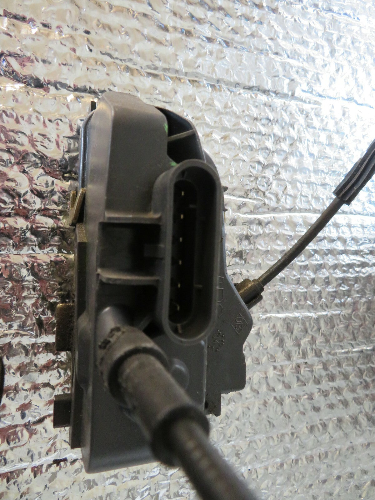 RENAULT SCENIC MK2 NSR DOOR LOCK CATCH 2002-2008 NO2