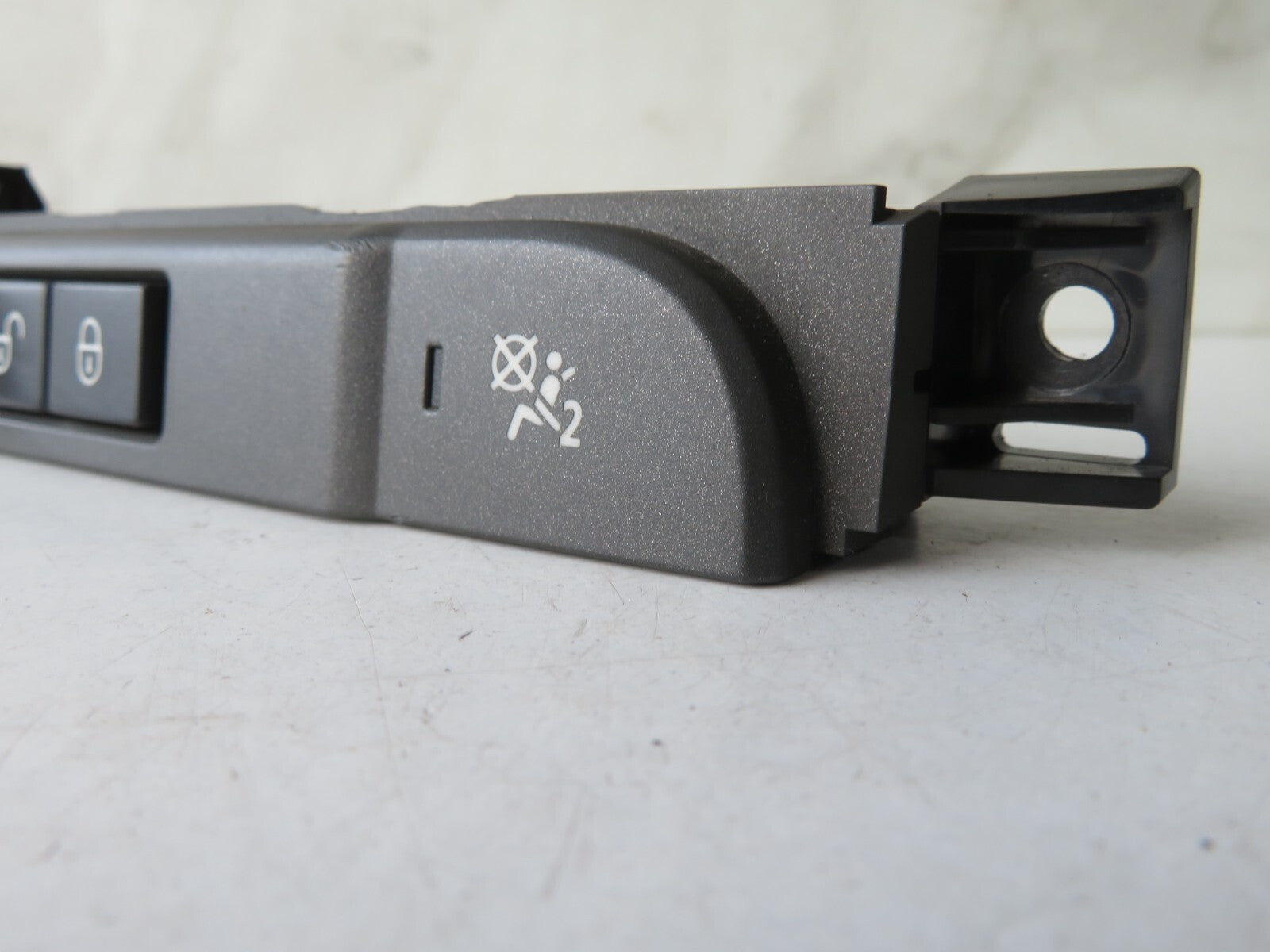 LAND ROVER DISCOVERY 3 HAZARD DOOR LOCK SWITCHES YUL500410 2005-2009 AMS1115-12