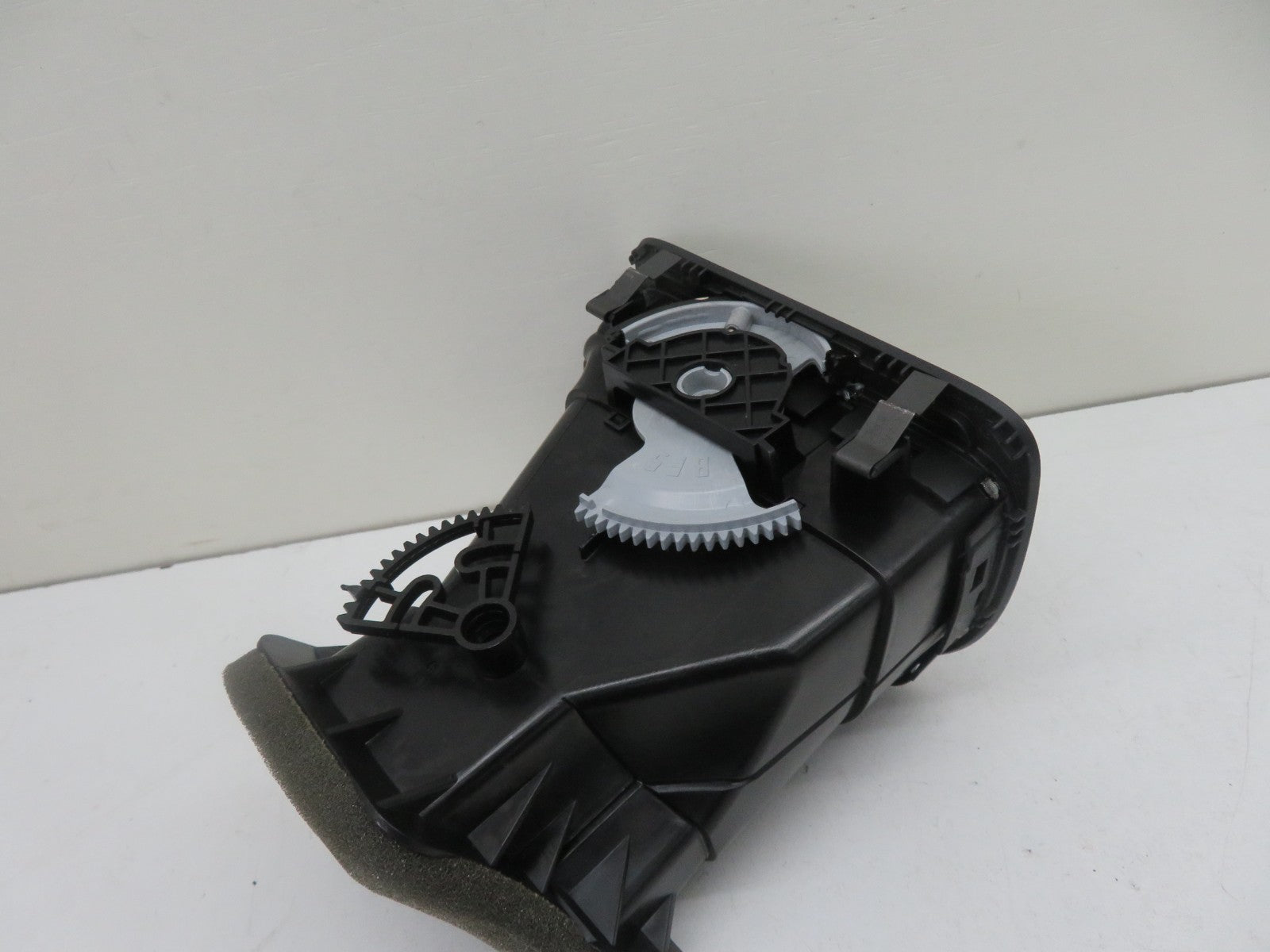 VW GOLF MK6 OS DRIVER SIDE DASHBOARD AIR VENT 2009-2013 REF-7