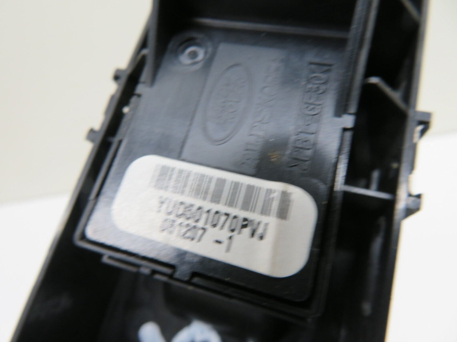 LAND ROVER DISCOVERY 3 REAR WINDOW SWITCH YUD501070 2005-2009 1212-6