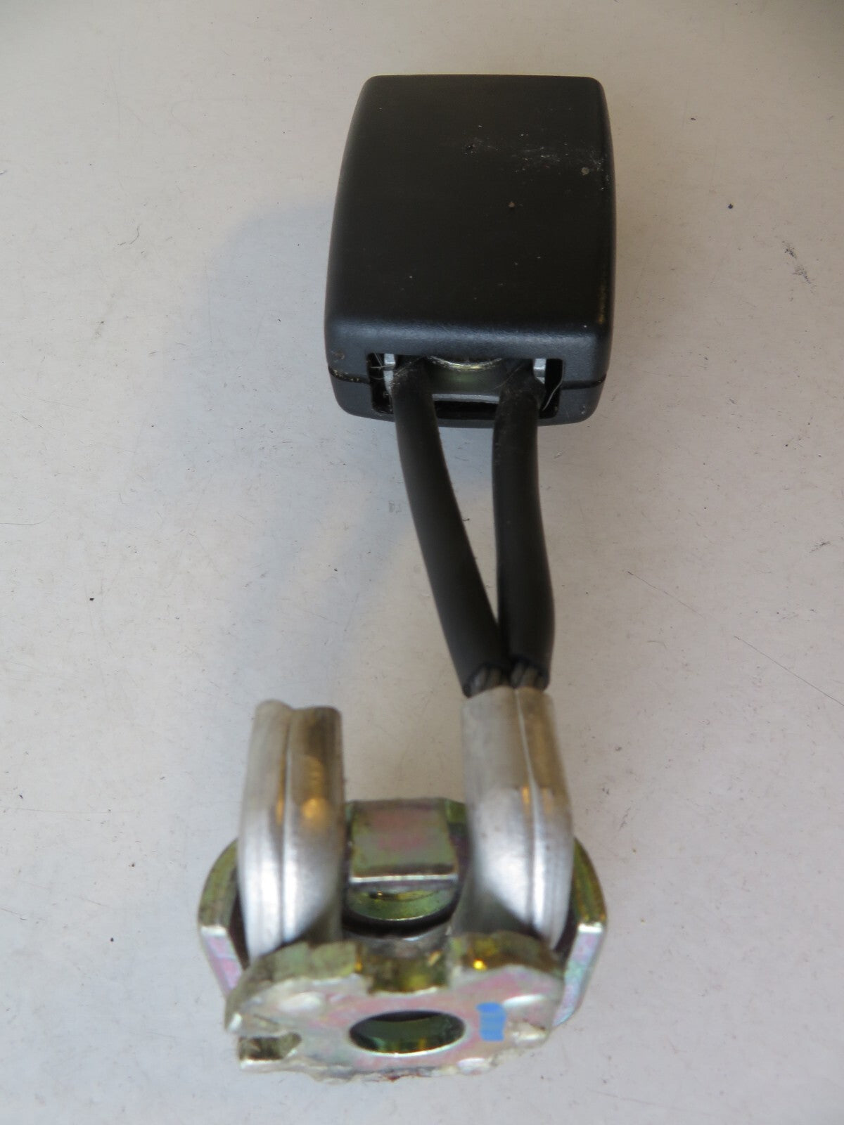 VOLKSWAGEN VW PASSAT B5.5 OSR SEAT BELT BUCKLE 3B0857740D 01-05 AMS1348