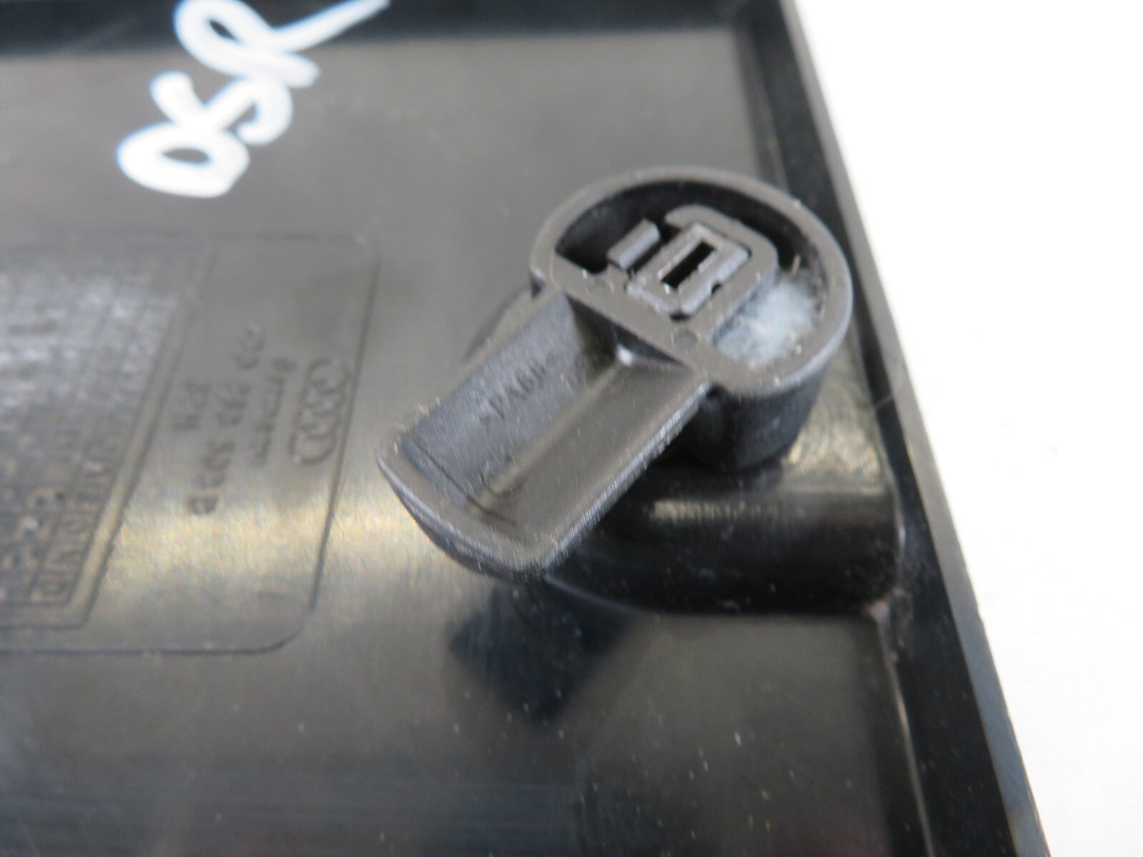 AUDI A8 D2 OSR LIGHT ACCESS TRIM 4D0863508B 1994-2003 A1344-6