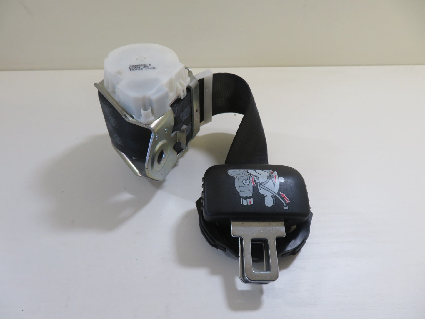 VOLKSWAGEN VW TOURAN REAR SEAT BELTS MIDDLE THIRD ROW CADDY 2K 2003-2009 1347-2