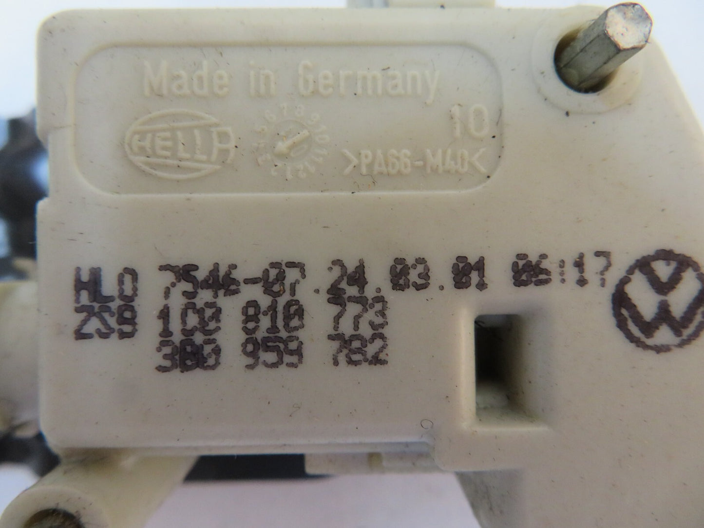 AUDI TT MK1 FUEL FLAP ACTUATOR 3b0959782 1998-2004 B6