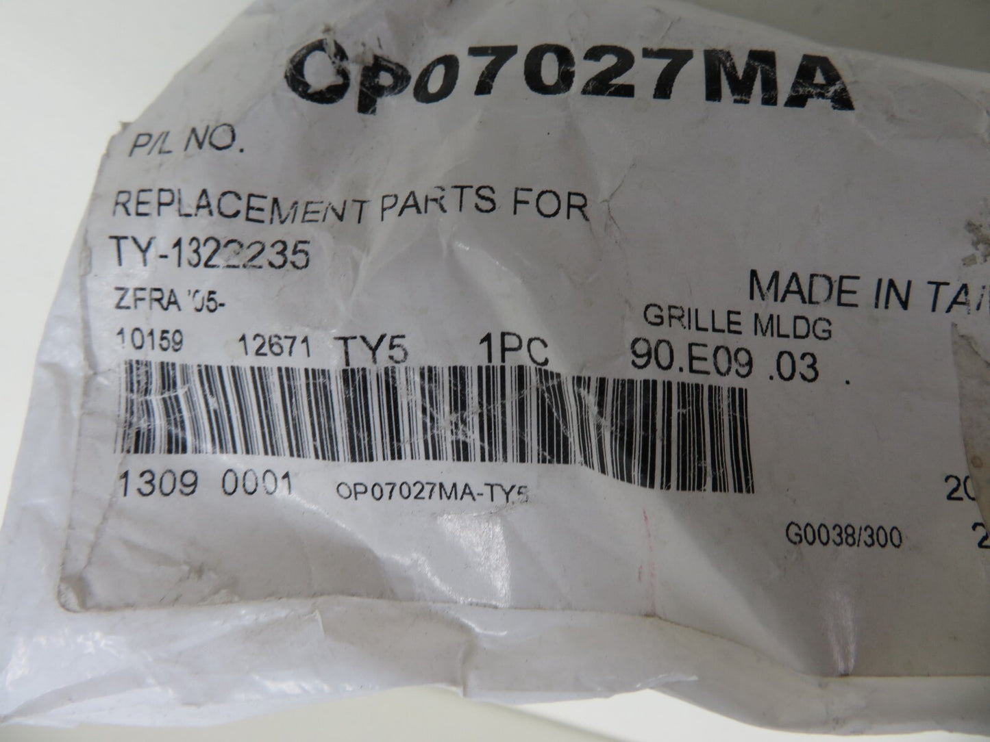 FRONT GRILLE SURROUND TRIM FOR VAUXHALL ZAFIRA OP07027MA 2004-2011