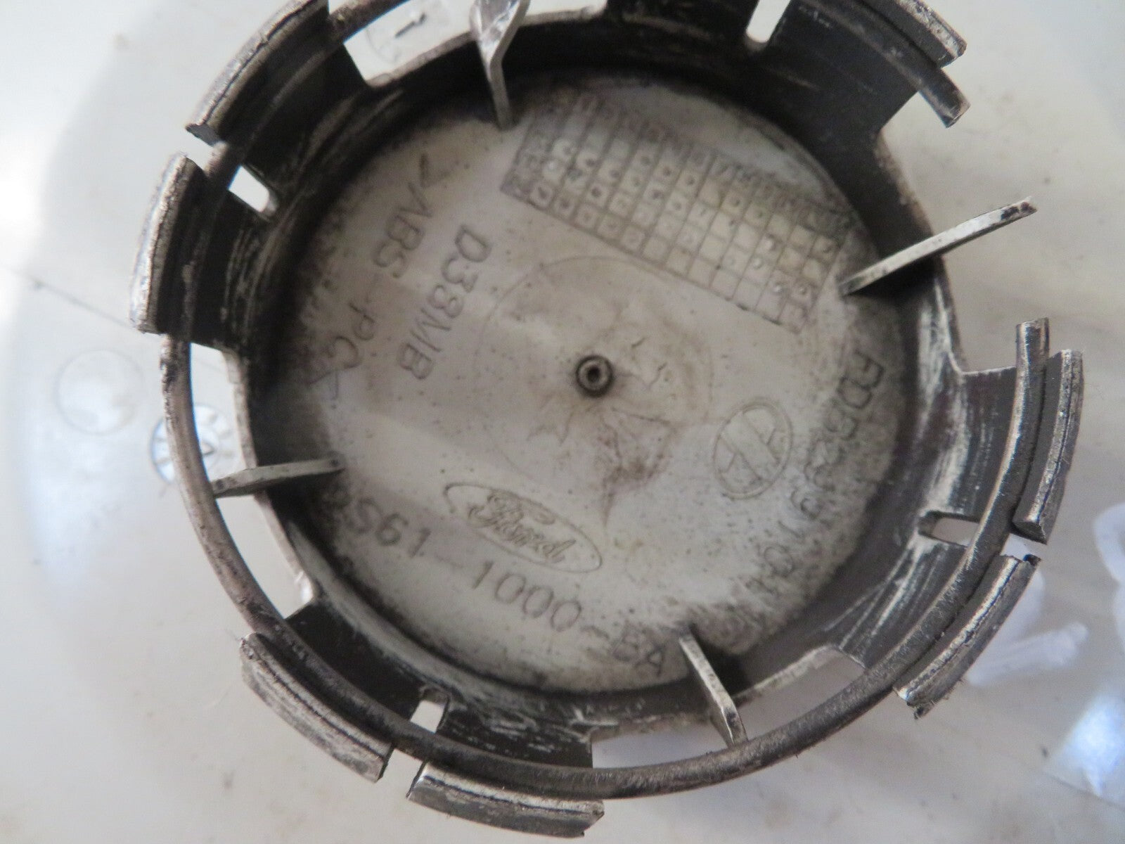 FORD FIESTA MK6 ALLOY WHEEL CENTRE CAP 2S61-1000-BA 2002-2008 MIX1243-28