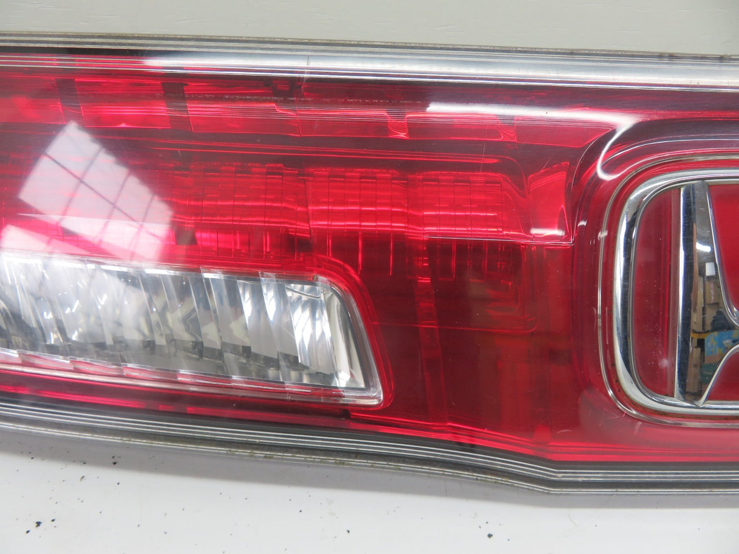 HONDA CIVIC MK8 REAR CENTER TAIL LIGHT HANDLE 2006-2011