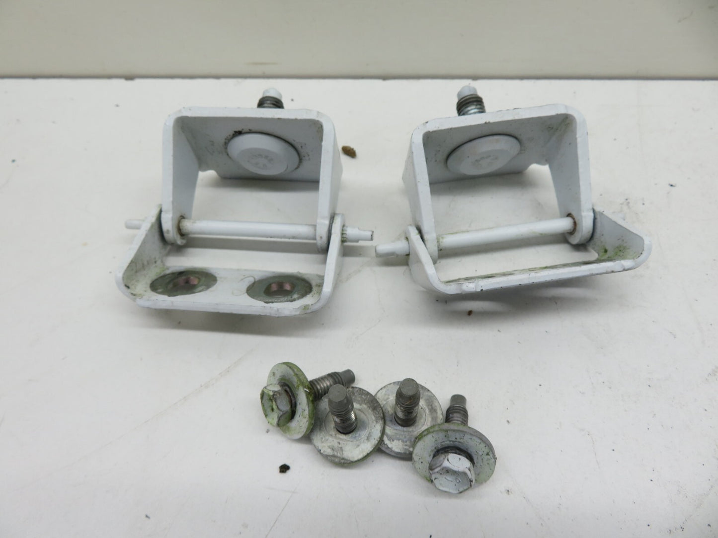 FORD FIESTA MK7 ST180 BOOT HINGES WHITE PAIR 2013-2017 1508-26