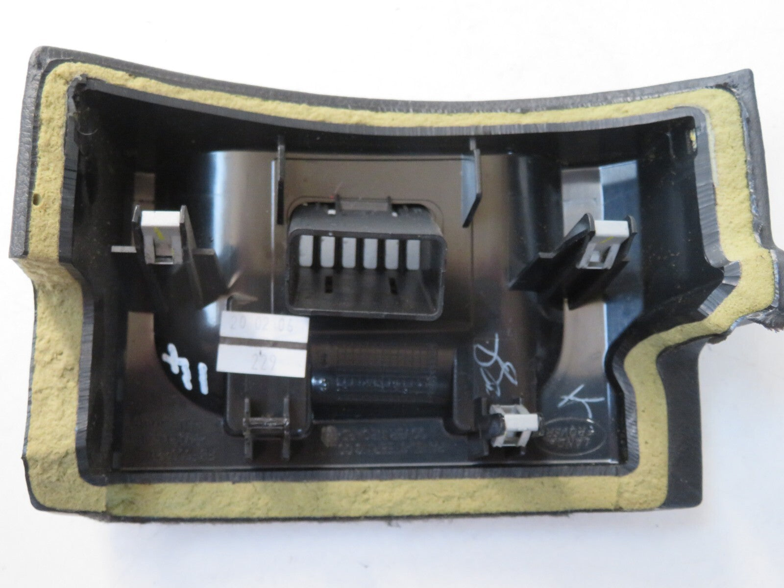 LAND ROVER DISCOVERY 3 OS DRIVER SIDE DASH TRIM FBF500220 2005-09 1212-14