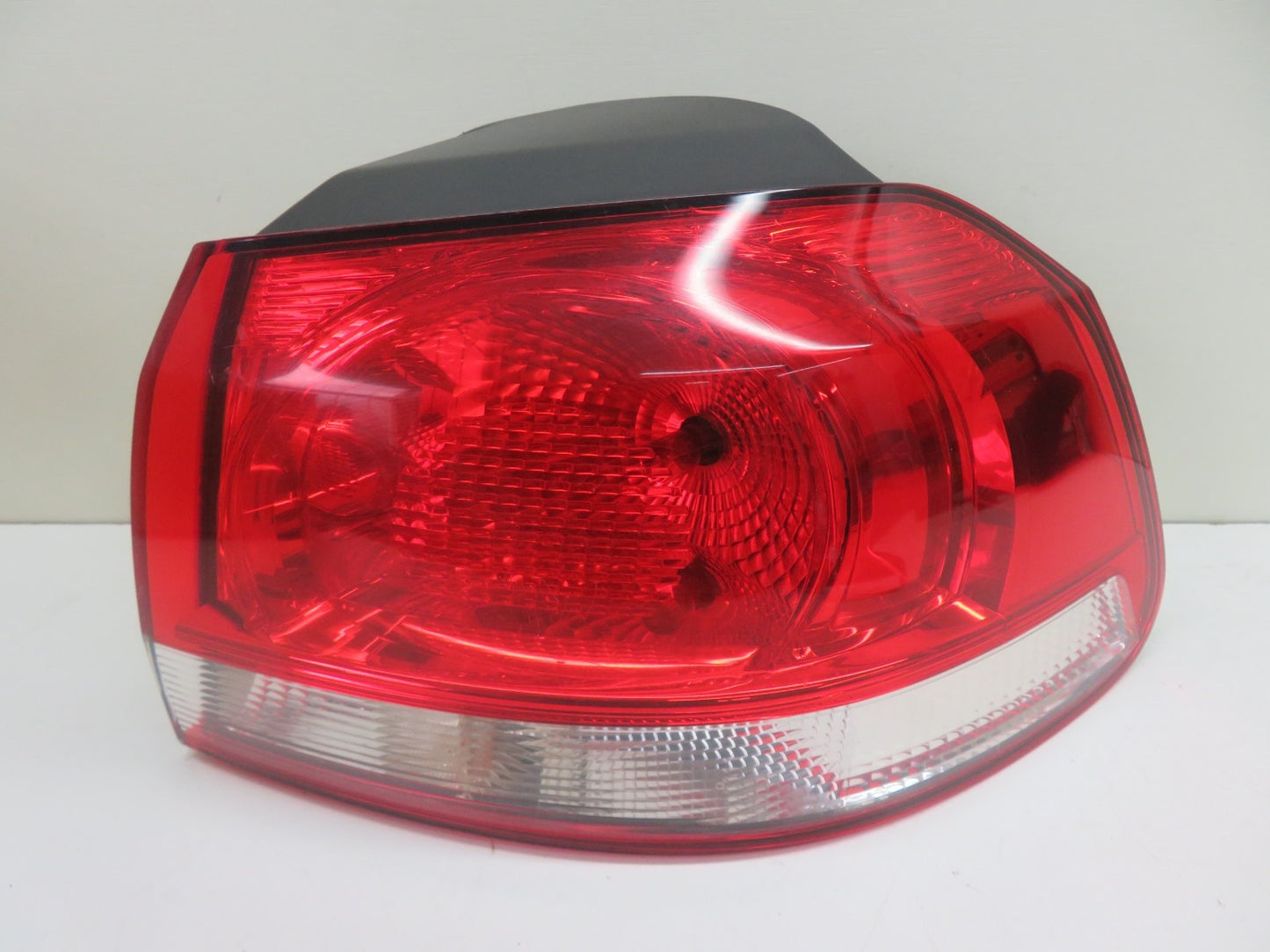 VW GOLF MK6 OS DRIVER REAR TAIL LIGHT CLUSTER 2009-2013 REF-4