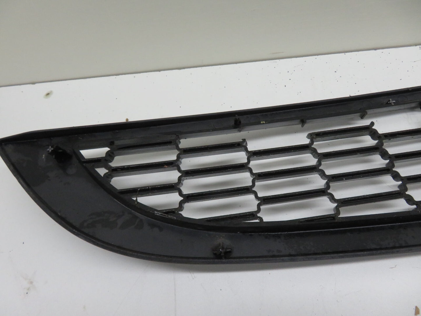 MINI COOPER S R53 AERO LOWER FRONT GRILLE JCW (DAMAGE SEE PHOTOS) 2001-2006