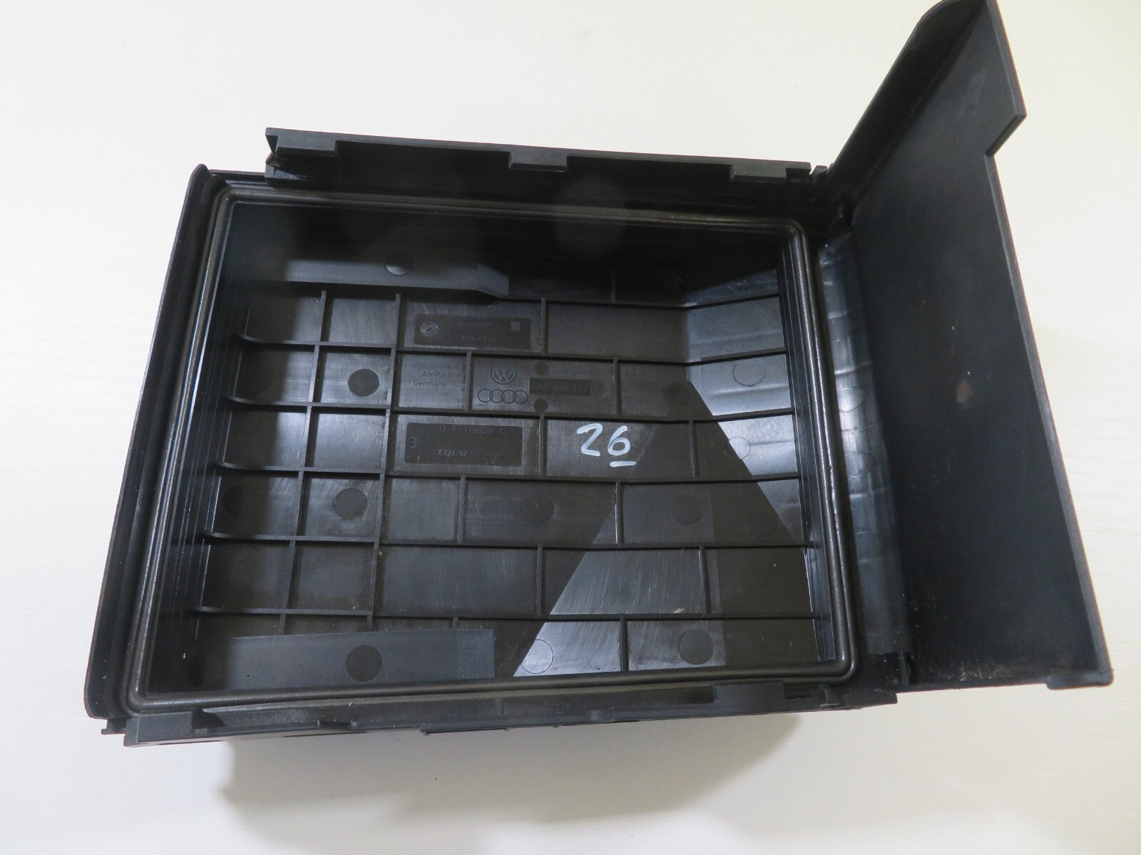 VOLKSWAGEN VW TOURAN ENGINE BAY FUSE BOX COVER 1K0937132 2003-2009 1701-26