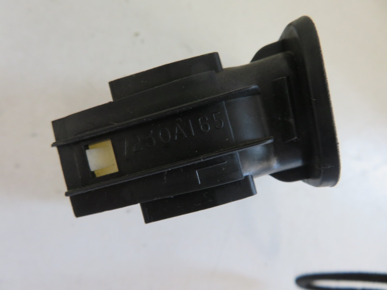 PEUGEOT 4007 NSR PASSENGER SIDE SEAT FOLD DOWN SWITCH 8610A051 2007-2012 1315-16