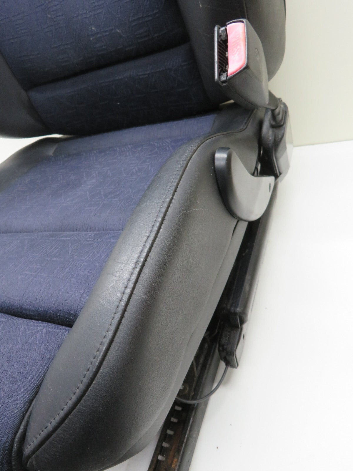 BMW E36 CONVERTIBLE COUPE OS DRIVER HALF LEATHER SEAT (SEE PHOTOS) 1990-1998