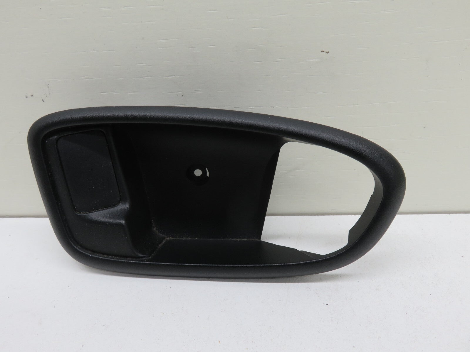 FORD SMAX OSR RIGHT REAR HANDLE SURROUND TRIM 2006-2014 1847-13