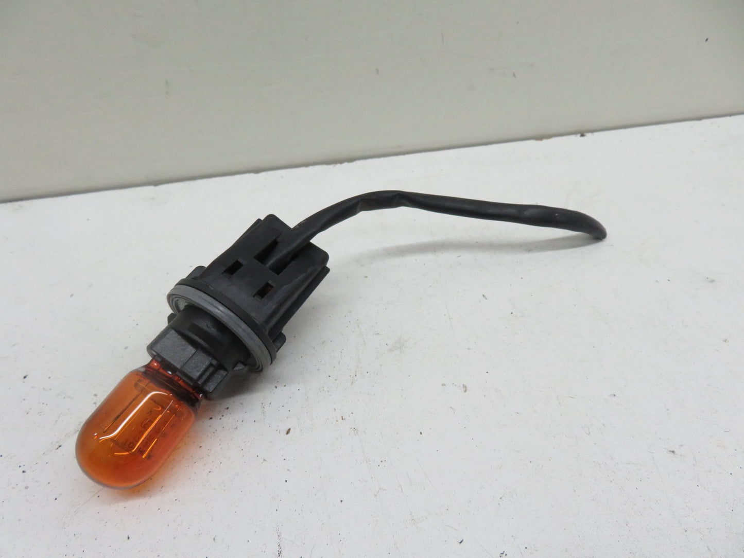VAUXHALL MOKKA INDICATOR BULB HOLDER CUT LOOM 2012-2016 1147-14