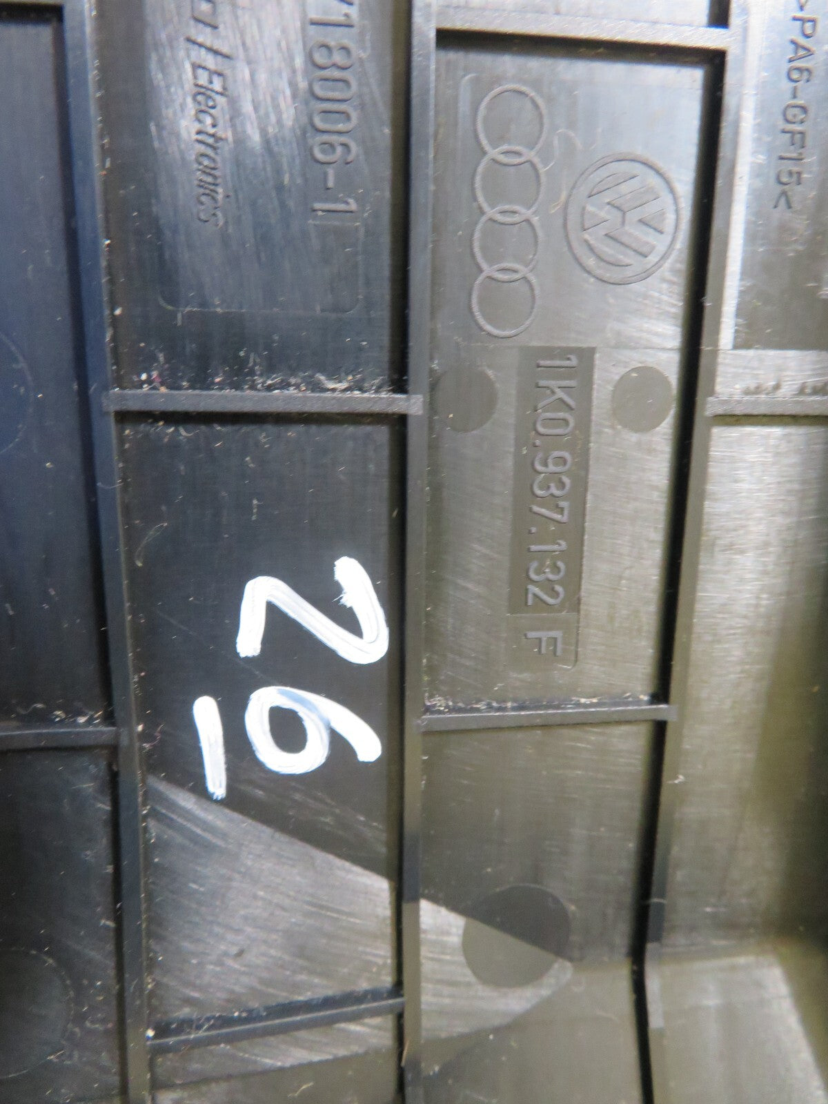 VOLKSWAGEN VW TOURAN ENGINE BAY FUSE BOX COVER 1K0937132 2003-2009 1701-26