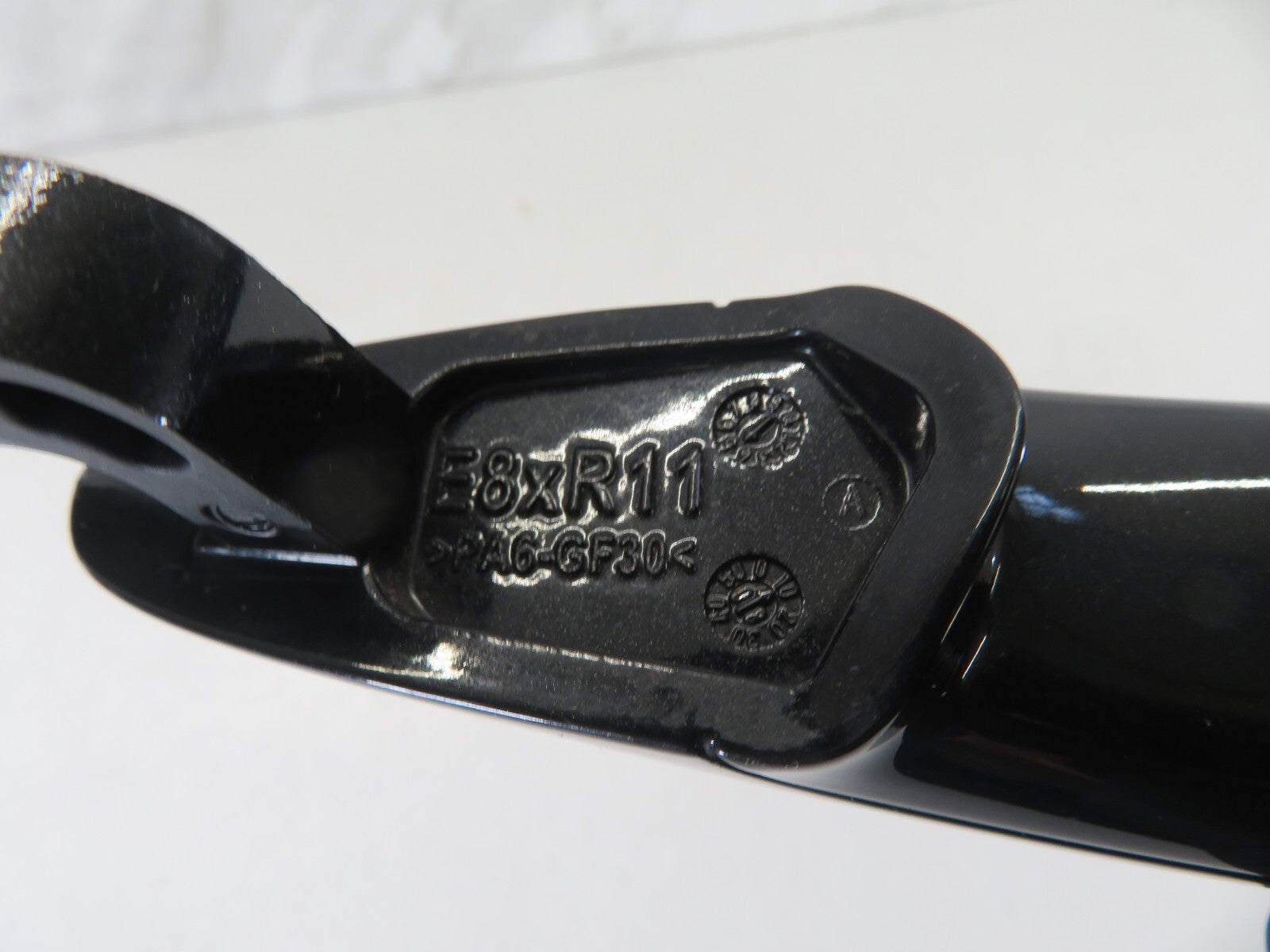 BMW 1 SERIES E88 OS DRIVER DOOR HANDLE 2007-2013 A1218-12