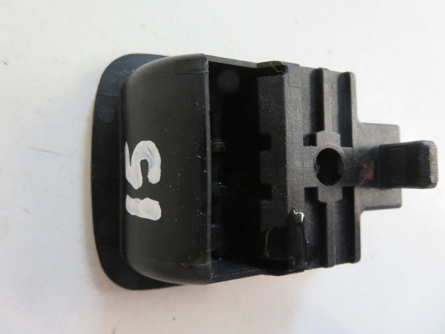 PEUGEOT 4007 BOOT ANCHOR TRIM 2007-2012 A1315-15