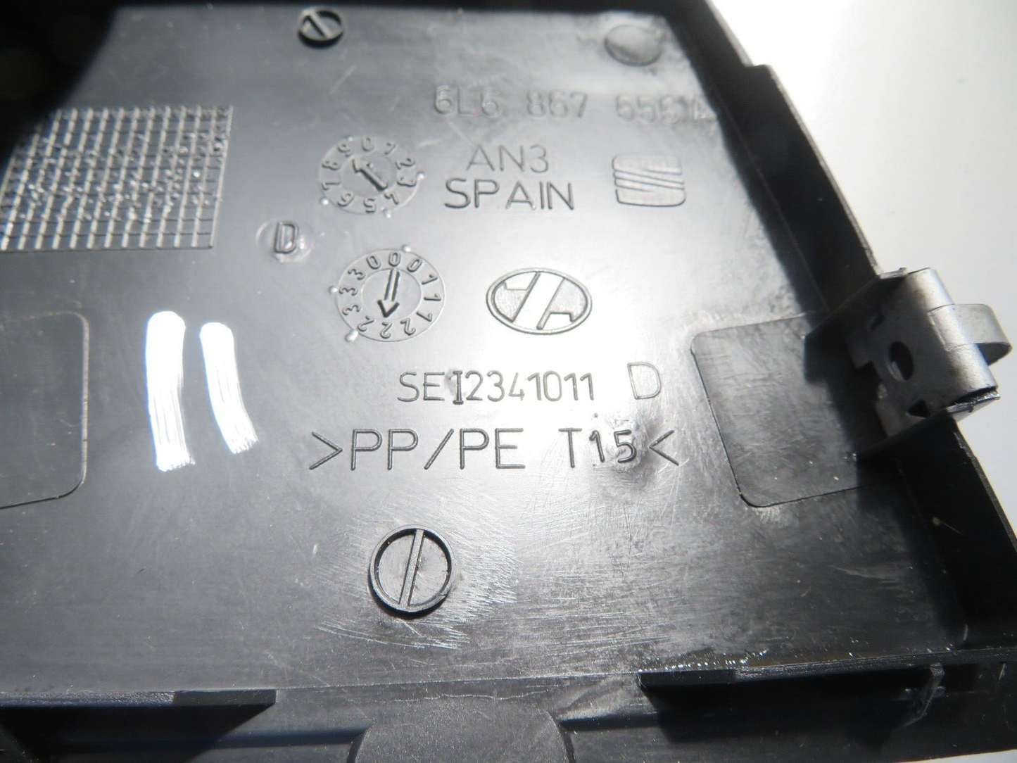 SEAT IBIZA MK3 6L REAR LIGHT ACCESS COVER TRIM RH 6L6867656A 2002-2008 2018-11