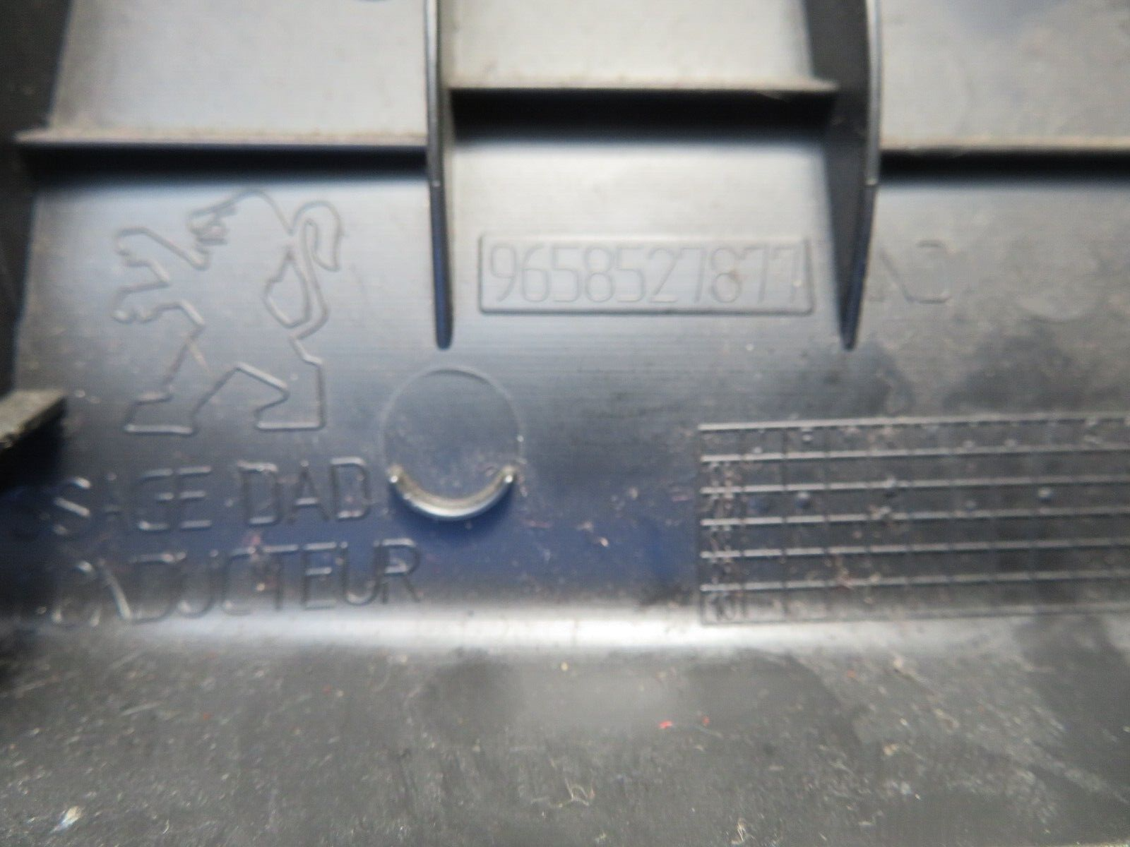 PEUGEOT 308 DRIVER LOWER DASH TRIM 9658527877 2007-2013 1349-12