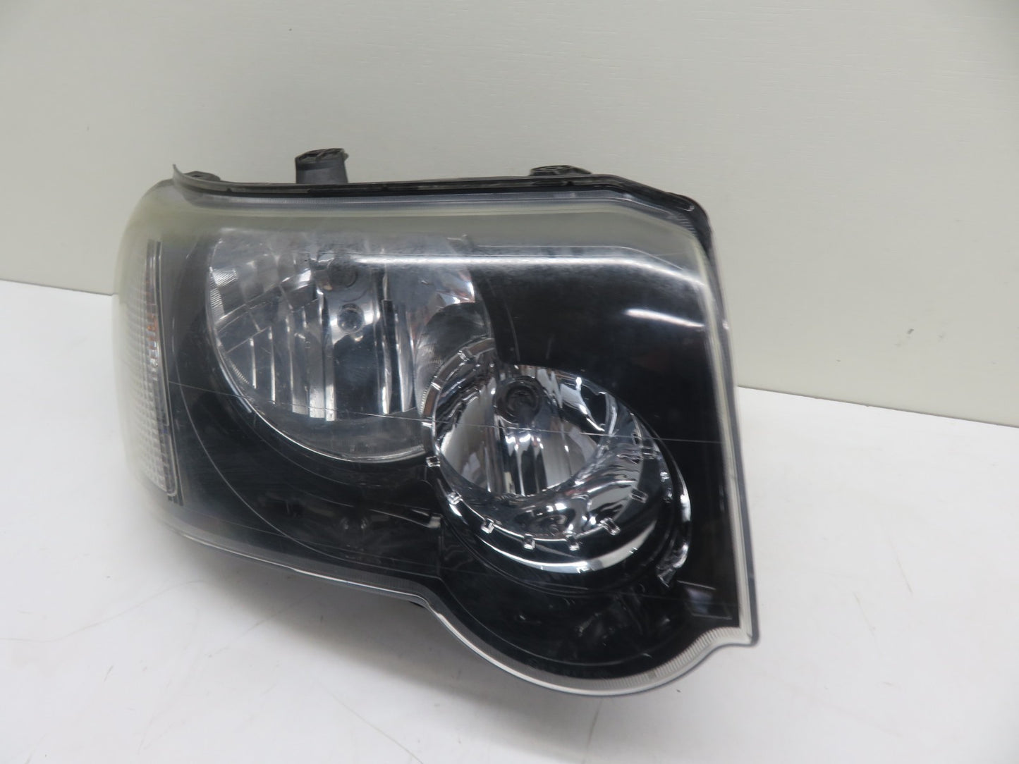 LAND ROVER FREELANDER 1 OS DRIVER HEADLIGHT (BOTTOM BRACKETS BROKEN) 2004-2006