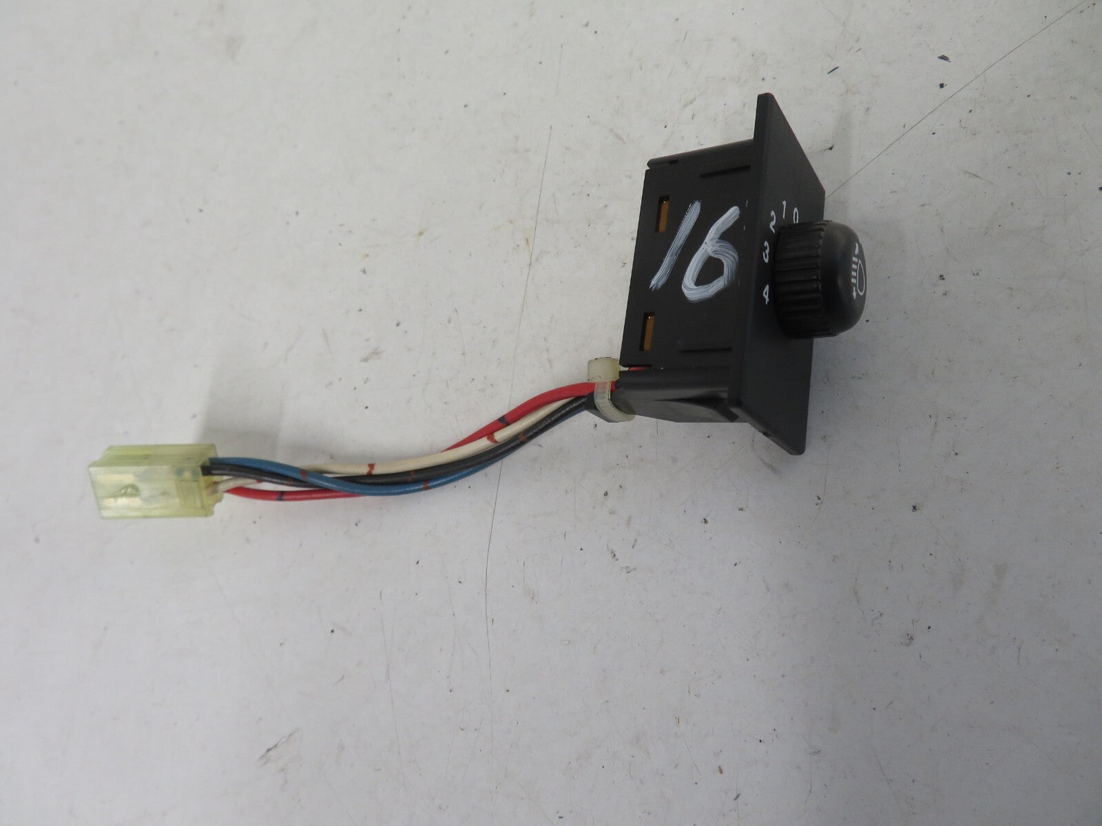 SUZUKI SWIFT HEADLIGHT LEVEL SWITCH 1988-2002 1439-16