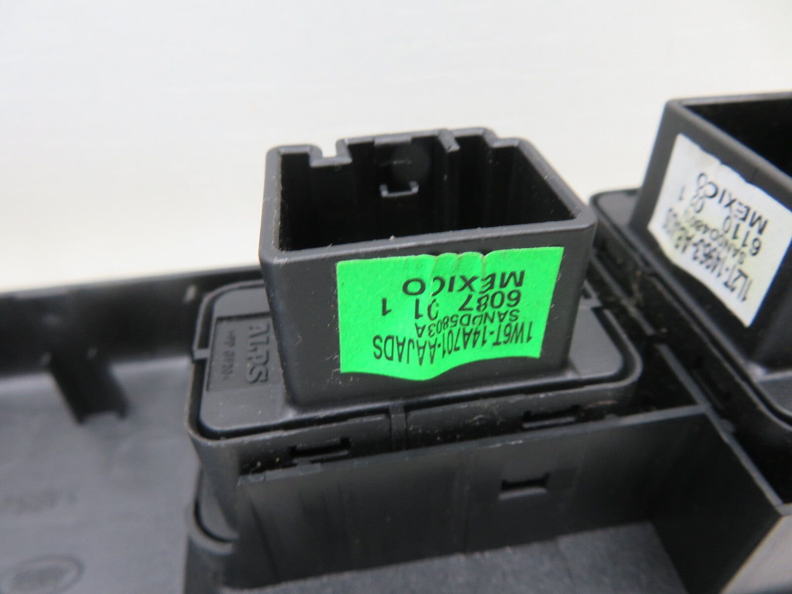 LAND ROVER FREELANDER 1 NS PASSENGER WINDOW SWITCH 2004-2006 1734-18