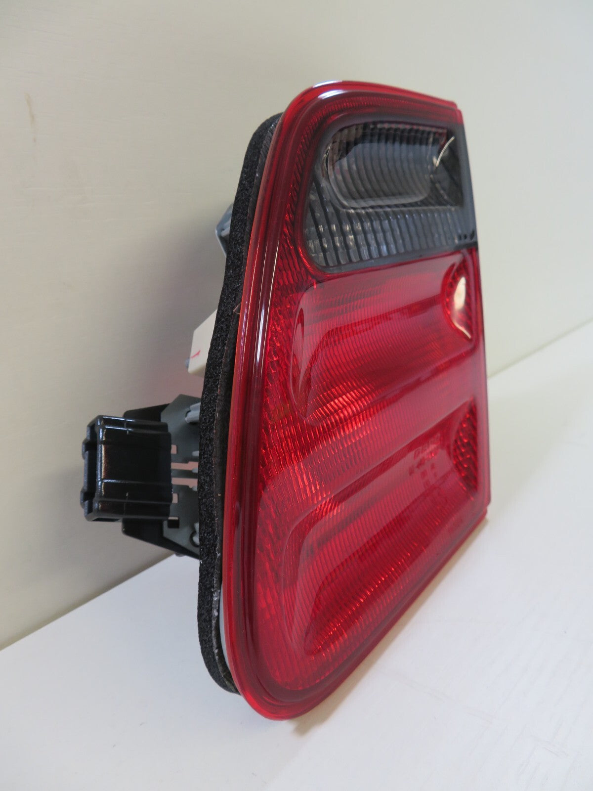 OS DRIVER REAR INNER TAIL LIGHT FOR MERCEDES E CLASS 1995-1998 440-1301-UE-DR
