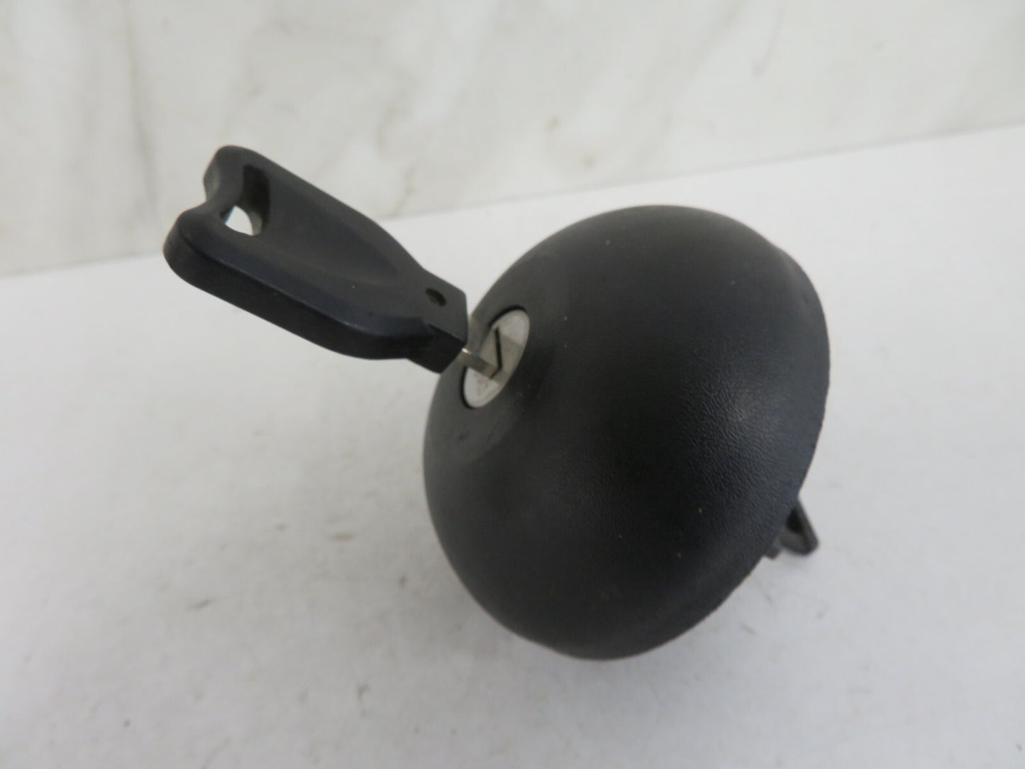 RENAULT CLIO MK2 PHASE 1 FUEL CAP WITH KEY 1998-2001 A1652-11