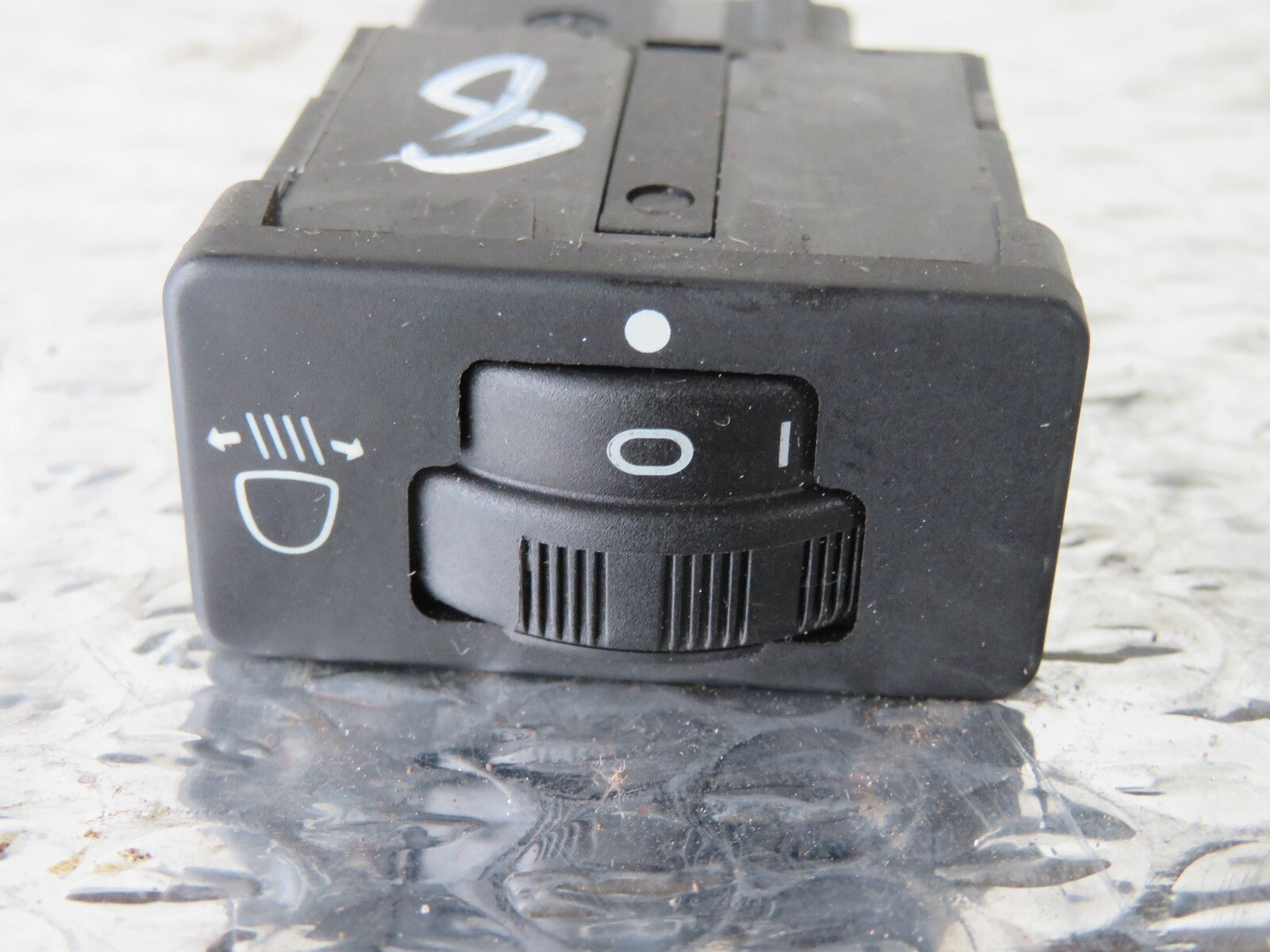 PEUGEOT 107 HEADLIGHT LEVEL SWITCH 2005-2012 A1635-8