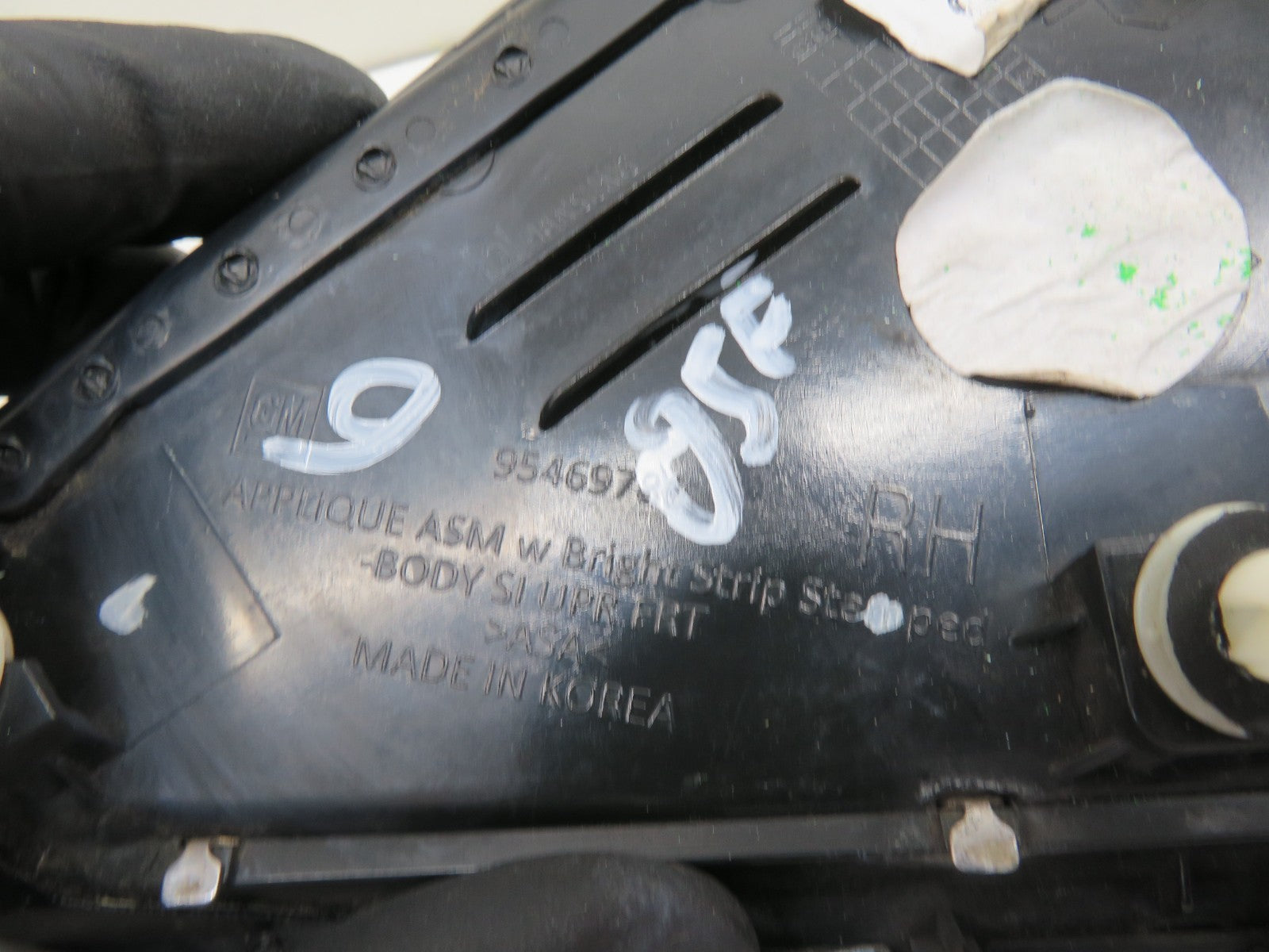 VAUXHALL MOKKA OS DRIVER FRONT QUARTER TRIM 2012-2016 1739-6