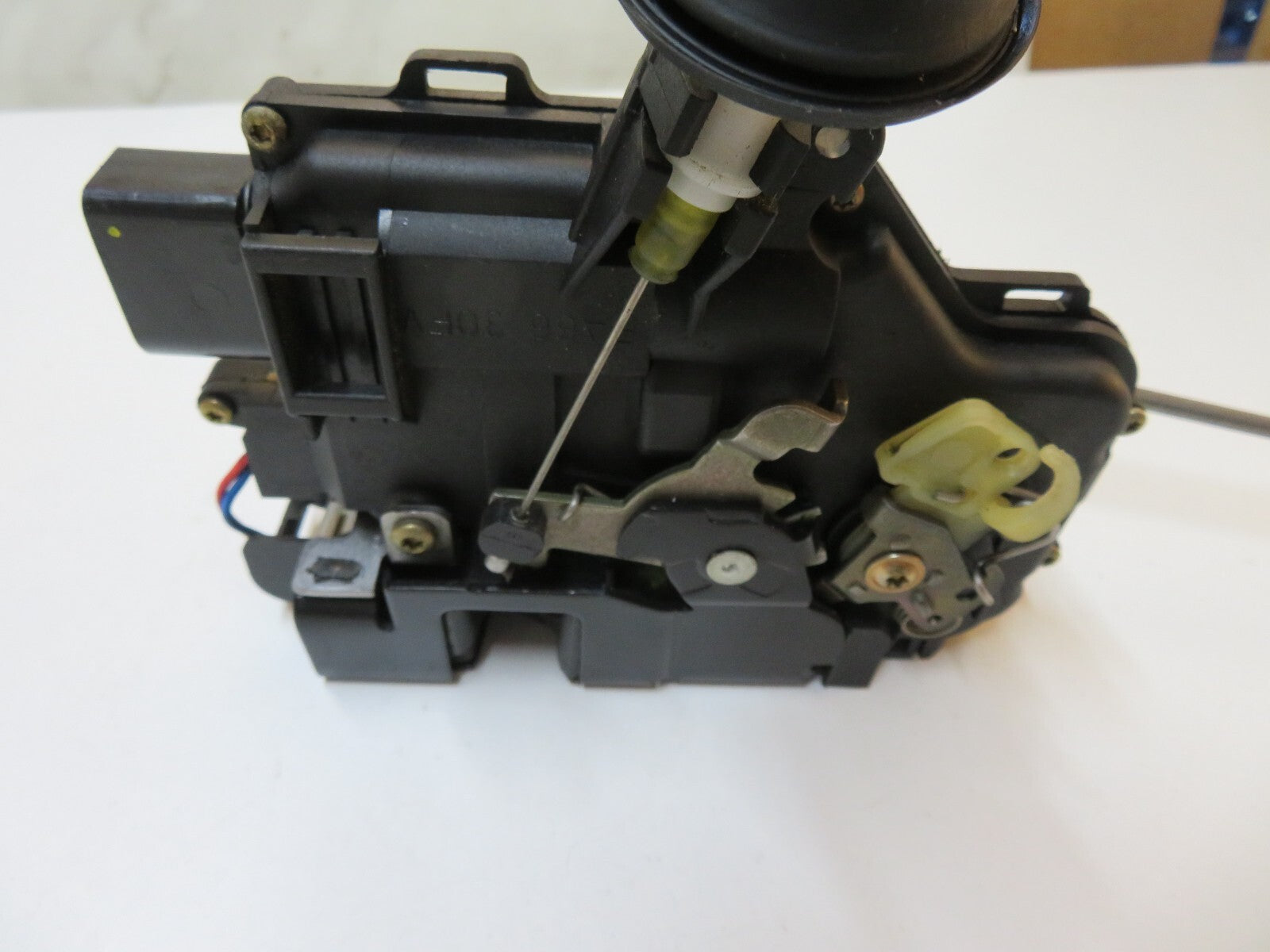 AUDI A4 B6 AVANT OSF DOOR LOCK CATCH 2001-2006 AMS4