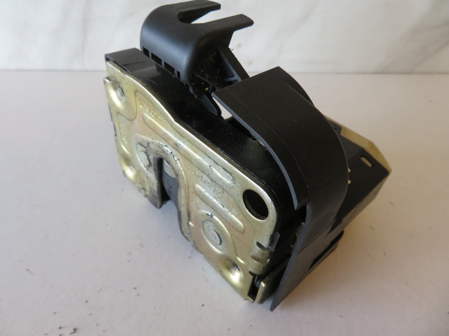 RENAULT CLIO MK2 NS PASSENGER DOOR LOCK CATCH 2000-2006 AMS1700