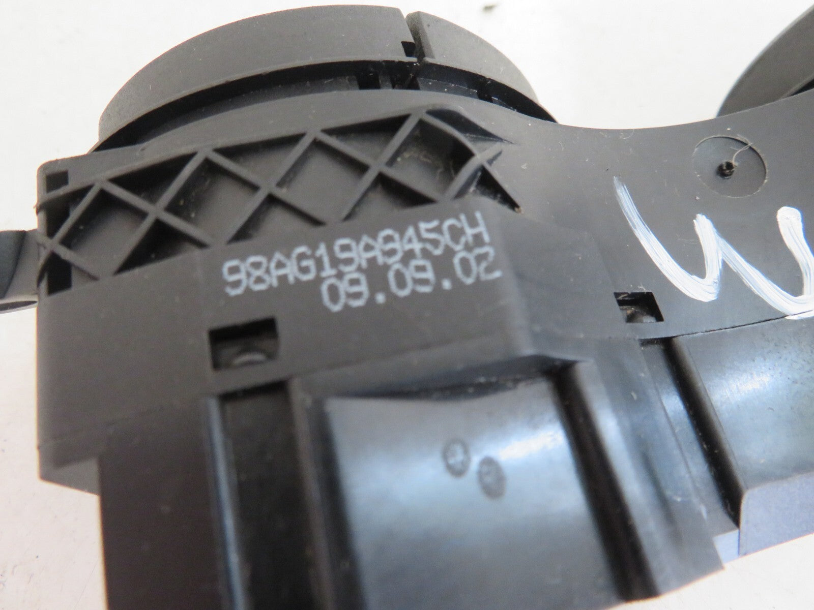 FORD FOCUS AC WINDOW DEMIST SWITCHES 98AG-19A945-CH 1998-2005 MIX1236-3