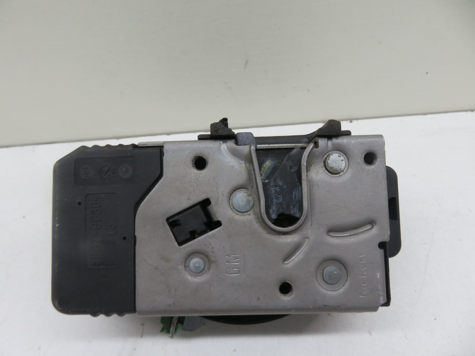 VAUXHALL MERIVA NSF PASSENGER DOOR LOCK CATCH 24434880 2003-2010 1511-4