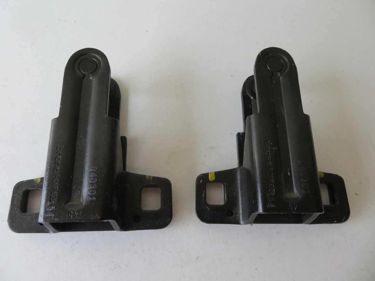 BMW X5 E53 LOWER TAILGATE LOCK LATCHES PAIR 2004-2007 RG04 SA