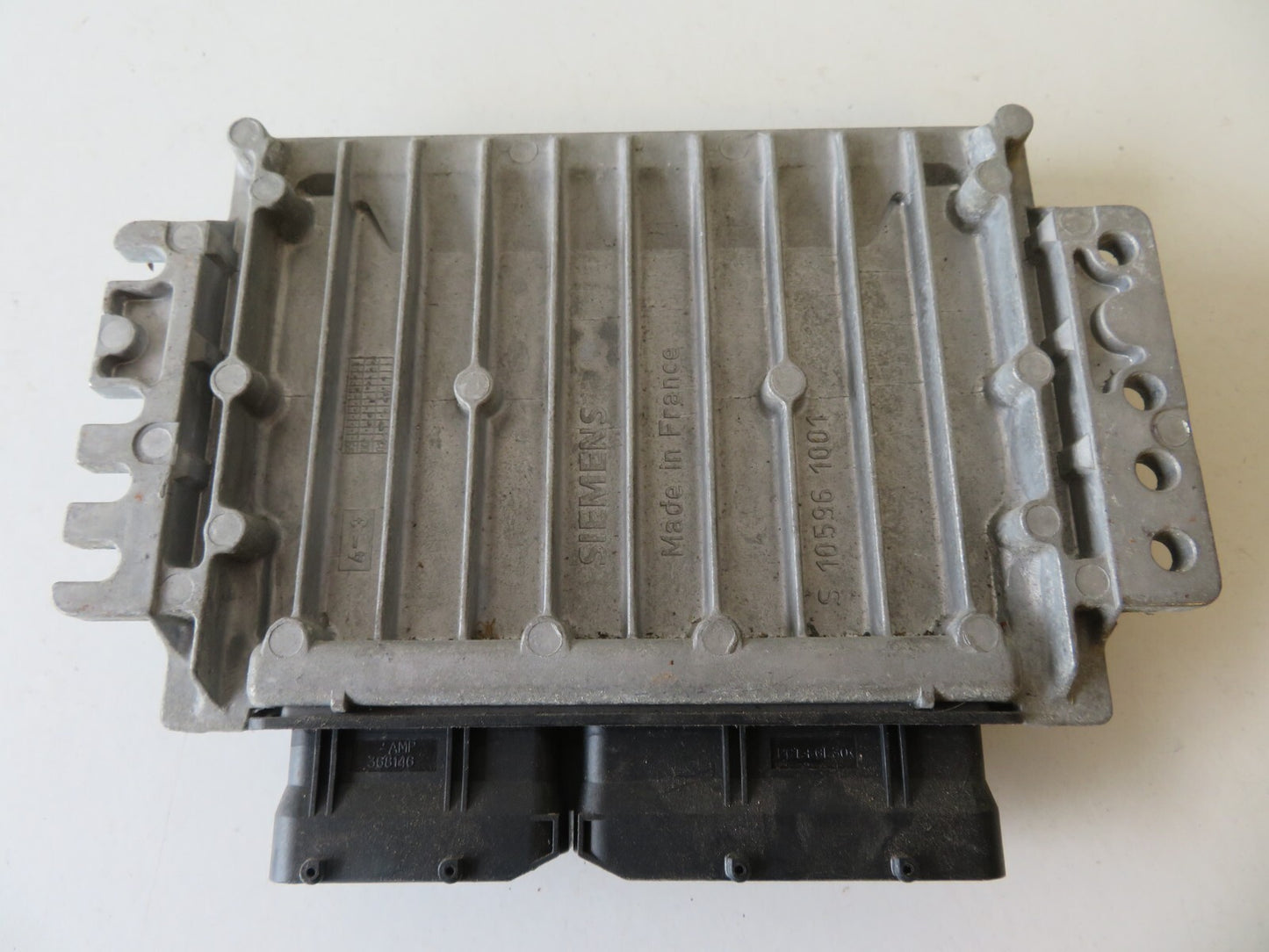 BMW MINI ONE R50 R52  ENGINE ECU 7520673 2001-2004 AMS124 SA