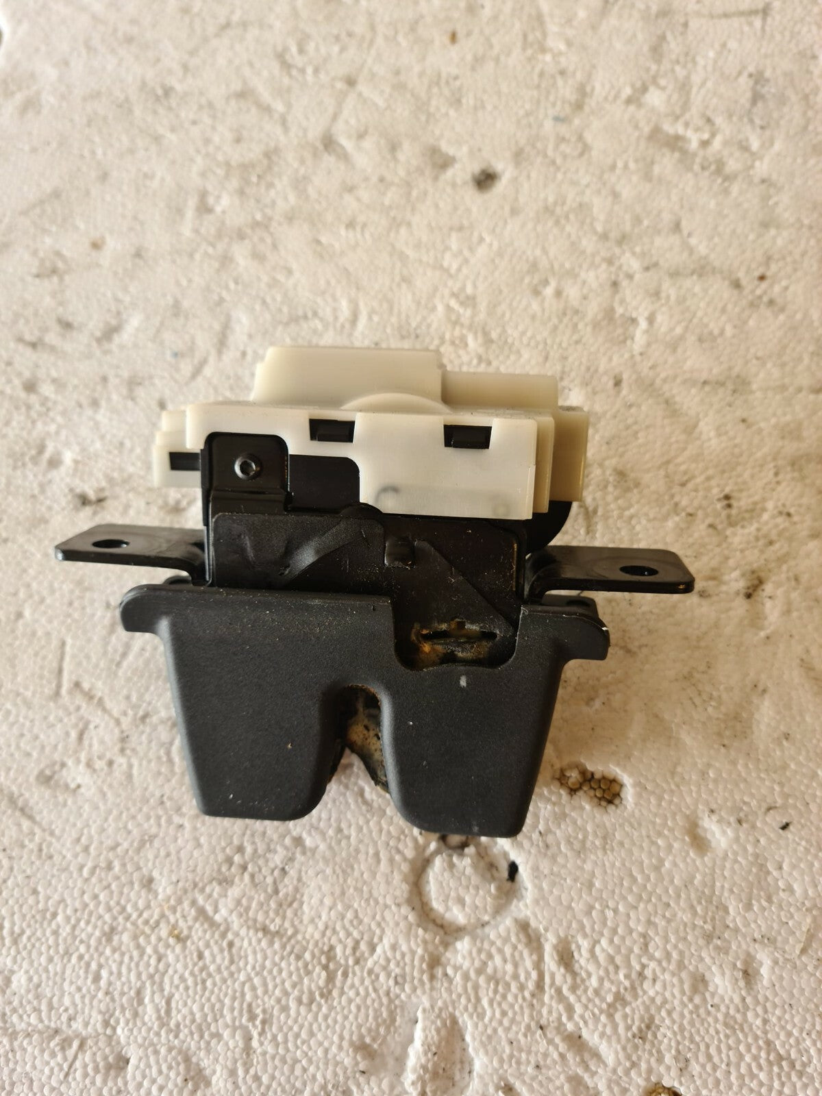 RENAULT MEGANE TAILGATE BOOT LOCK CATCH  2003-2006