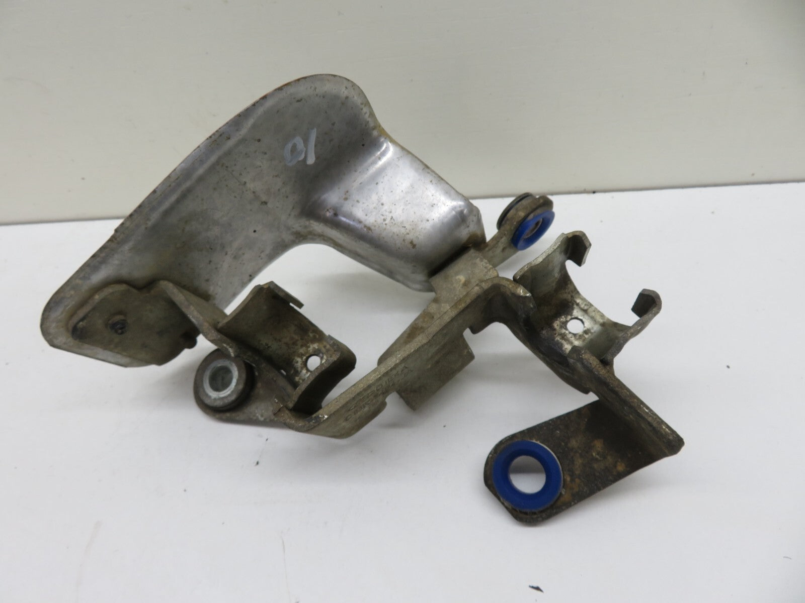 FORD FIESTA MK7 ST180 GEAR SELECTOR CABLE BRACKET HOLDER 2013-2017 1546-10