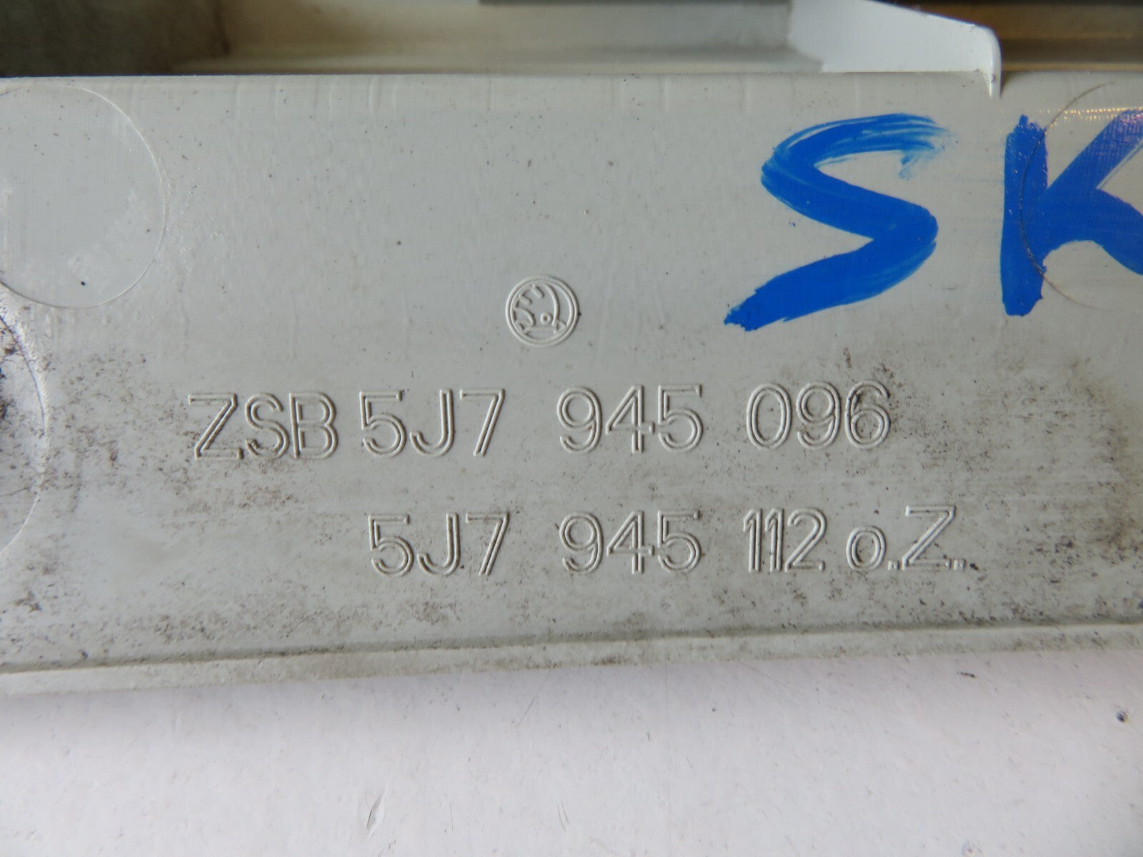 SKODA ROOMSTER OS DRIVER SIDE REAR TAIL LIGHT 5j7945096 2007-2013