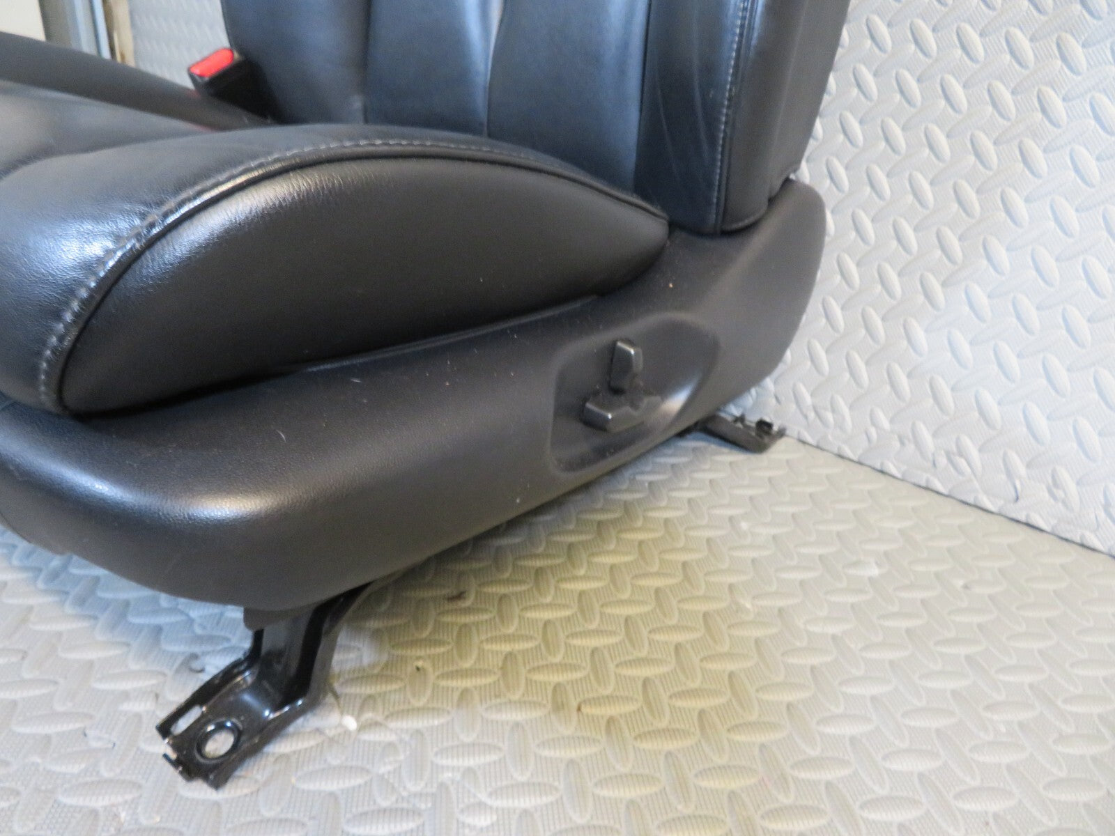 MAZDA CX7 NSF PASSENGER FRONT LEATHER SEAT 2009-2012