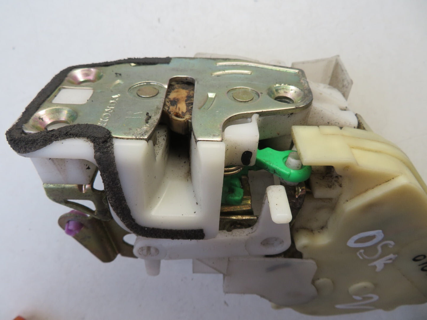 HONDA STREAM OSR DOOR LOCK CATCH 2000-2006 A1431-2