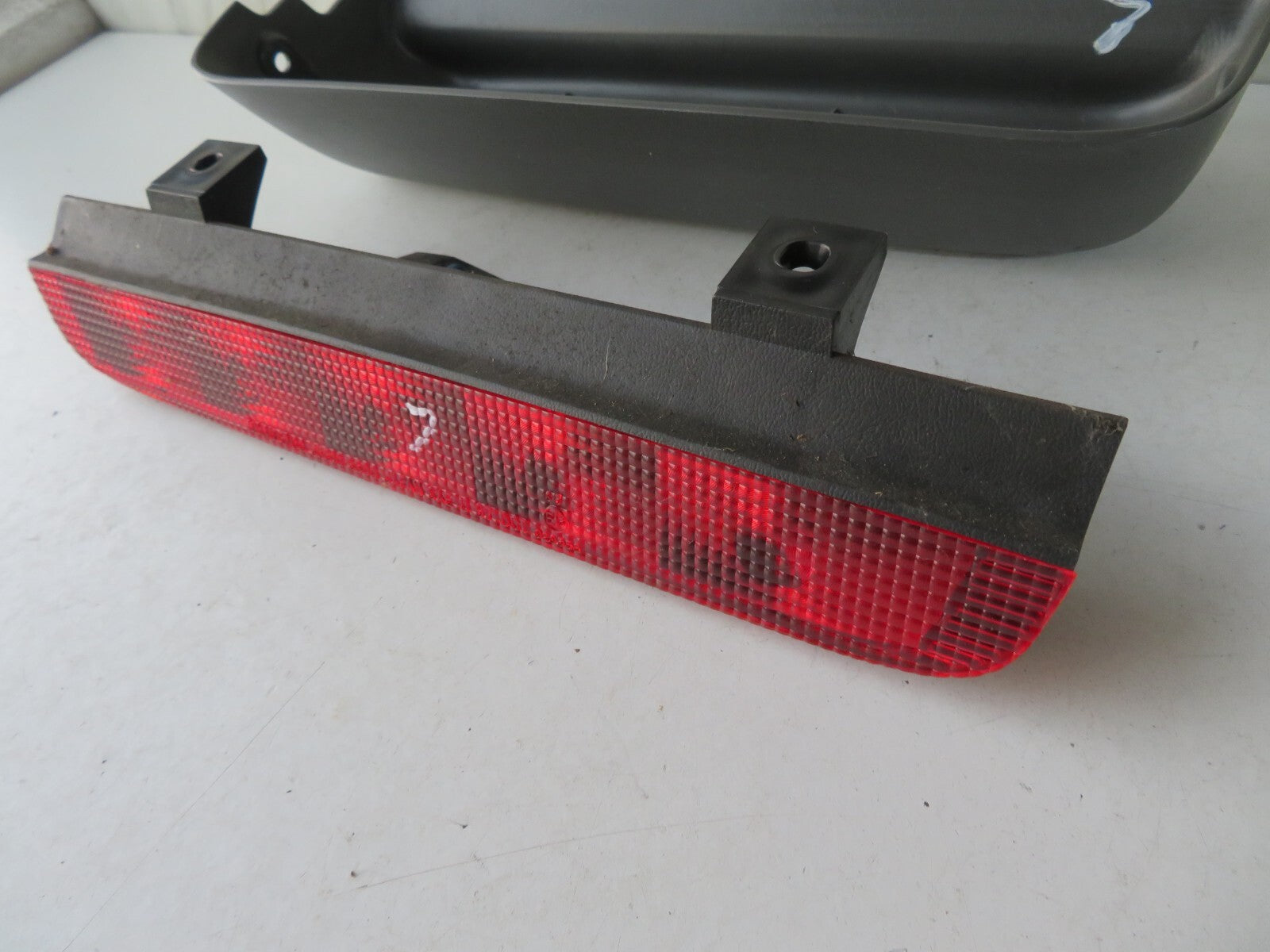 SUZUKI JIMNY REAR THIRD MIDDLE BRAKE LIGHT 1998-2005 AMS1509-7