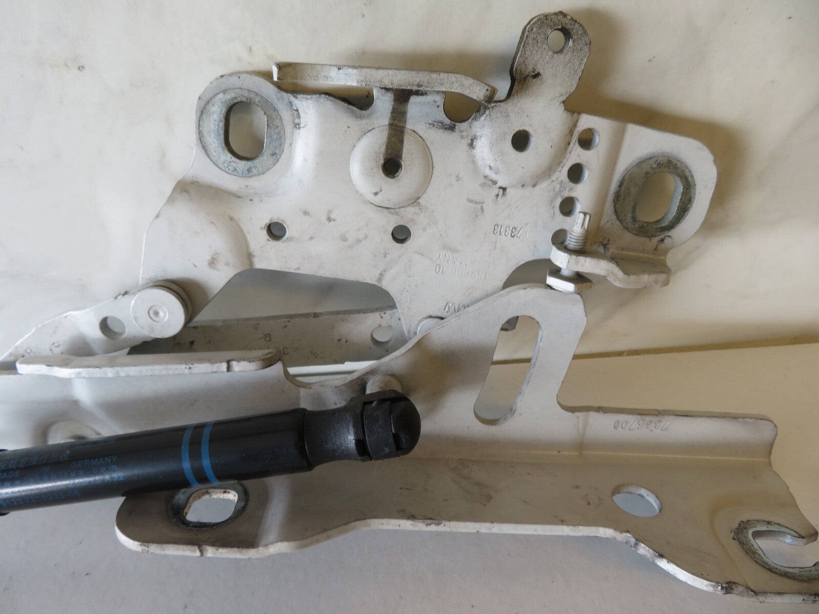 BMW 1 SERIES F20 BONNET HINGES IN WHITE 2012-2018 AMS1310