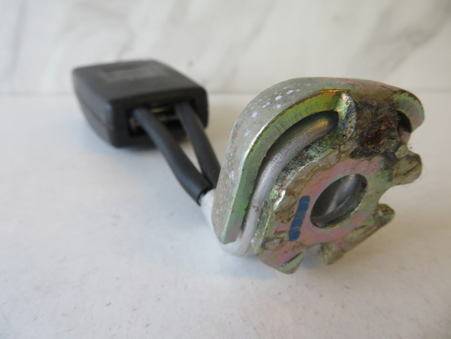 VOLKSWAGEN VW PASSAT B5.5 OSR SEAT BELT BUCKLE 3B0857740D 01-05 AMS1348