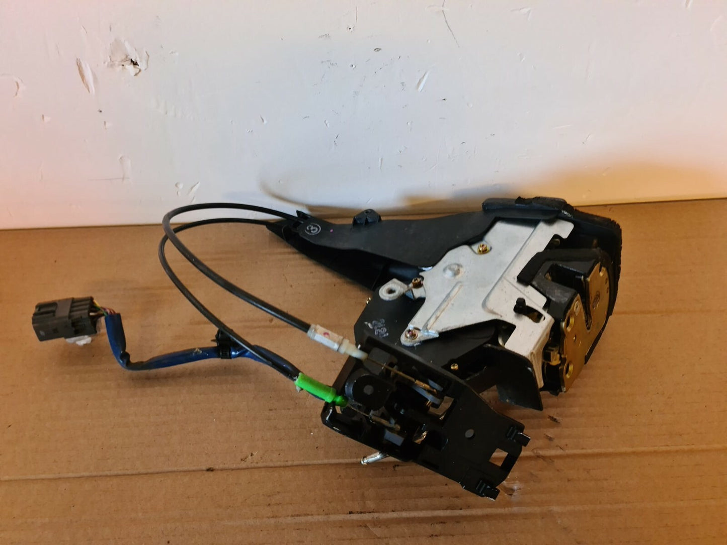 TOYOTA RAV 4 OSR DOOR LOCK CATCH 2000-2004 035DR