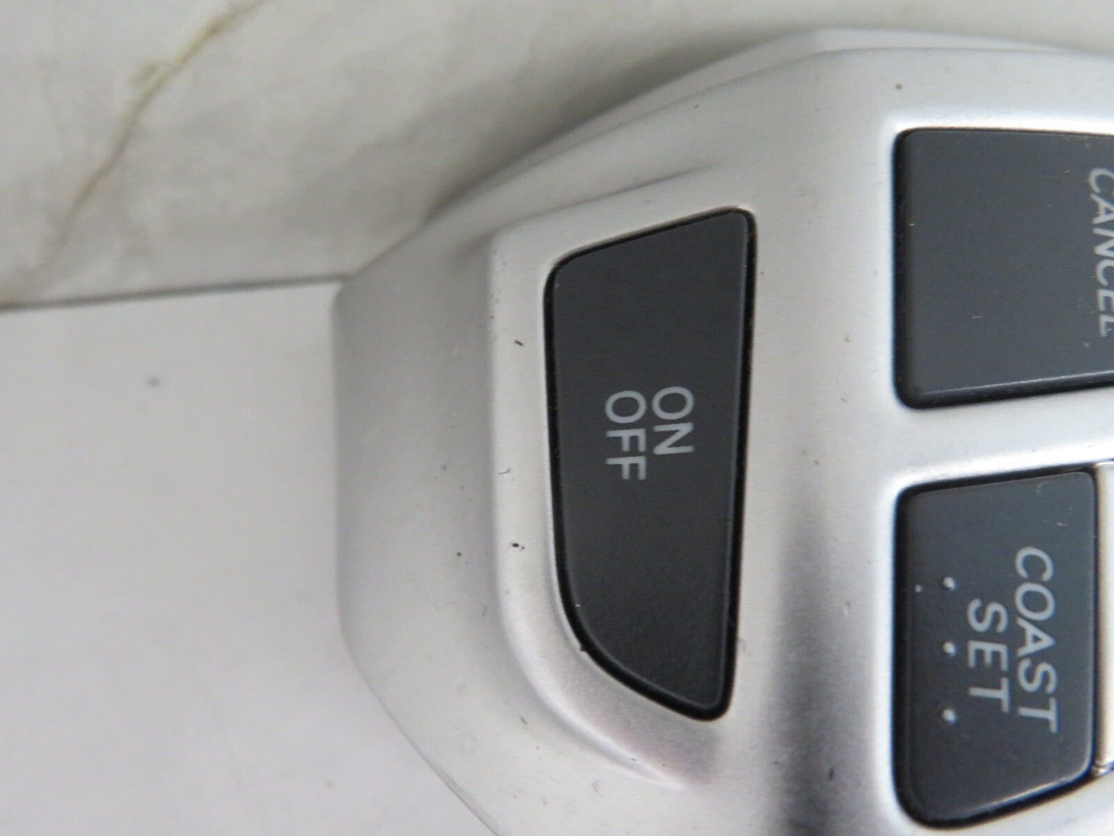 PEUGEOT 4007 STEERING WHEEL CRUISE CONTROL SWITCHES 75B473 2007-2012 1452-32