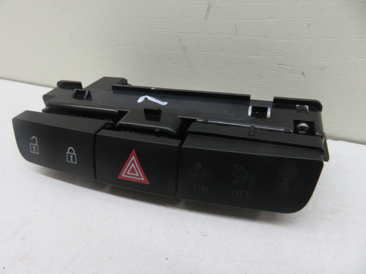 VAUXHALL INSIGNIA HAZARD SWITCH CENTRAL LOCKING 13324594 2008-2013 1155-7